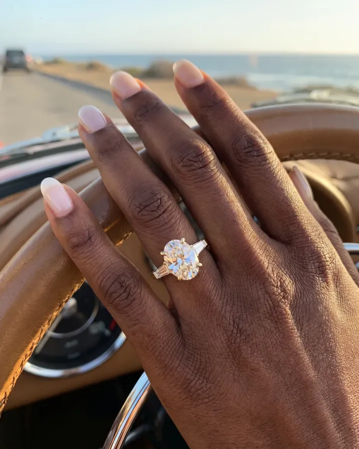 The Theia oval trilogy on the wheel of a vintage convertible